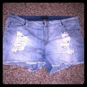 Distressed cutoff shorts